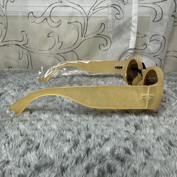 NWT Giselle Women Sunglasses Round Frame UV400 Cream Beach Cute Summer - Picture 4 of 5